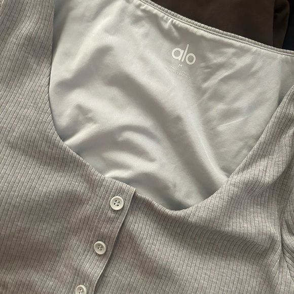 Alo Yoga Set. Two pants and crop top. Size M. Like new ! - Picture 3 of 6